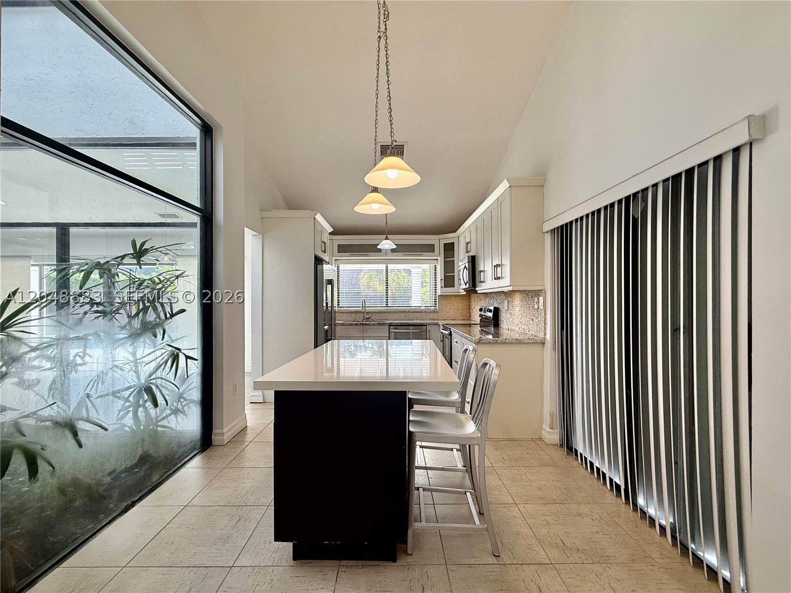 KENDALE COUNTRY CLUB ESTA - Residential Lease