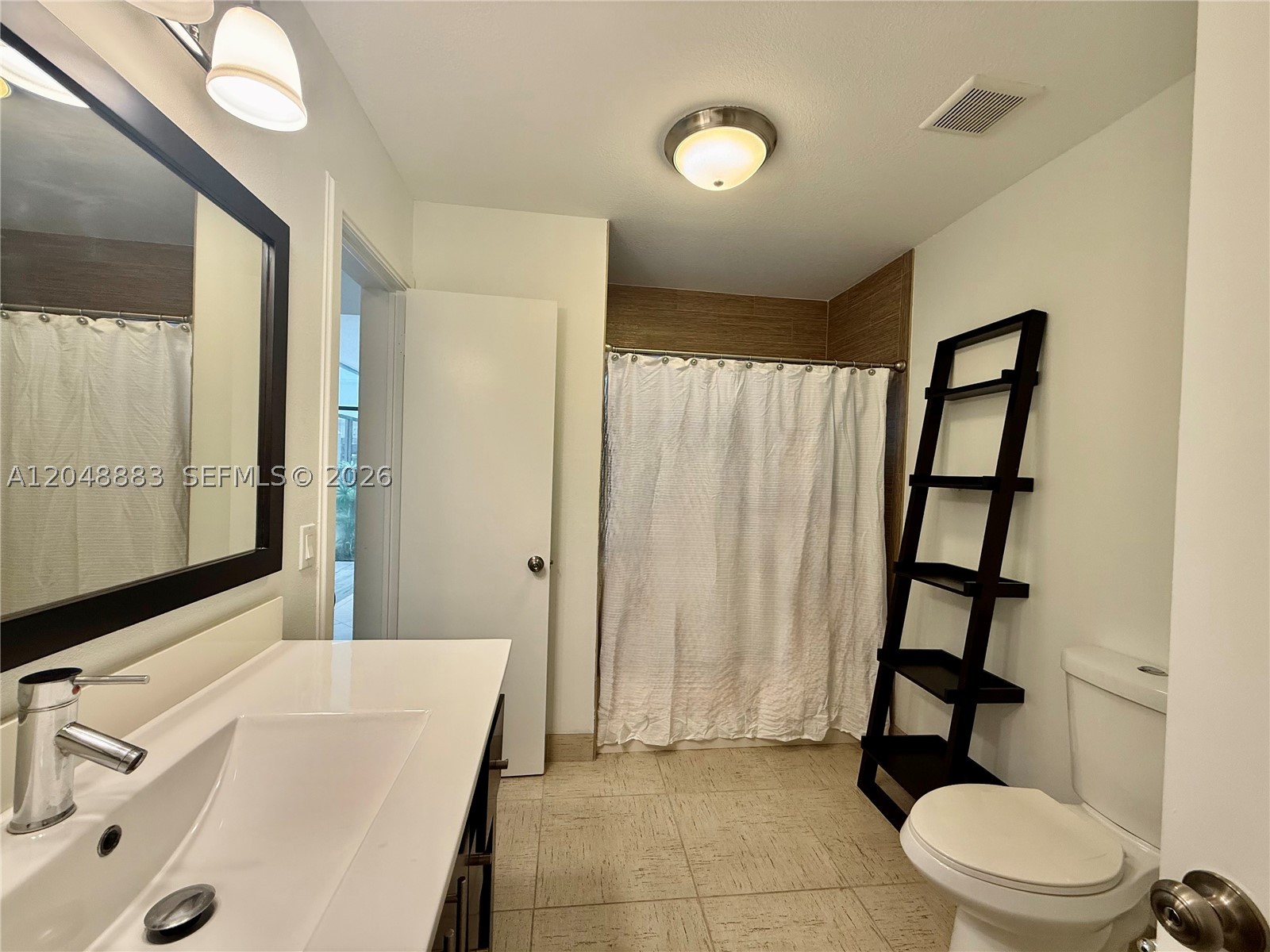 KENDALE COUNTRY CLUB ESTA - Residential Lease