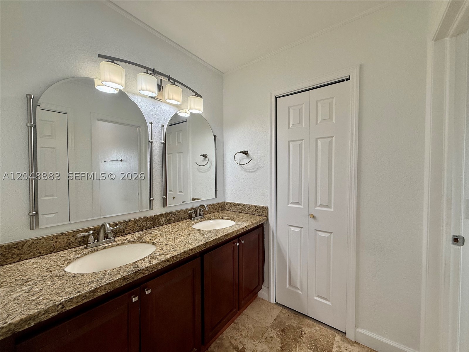 KENDALE COUNTRY CLUB ESTA - Residential Lease
