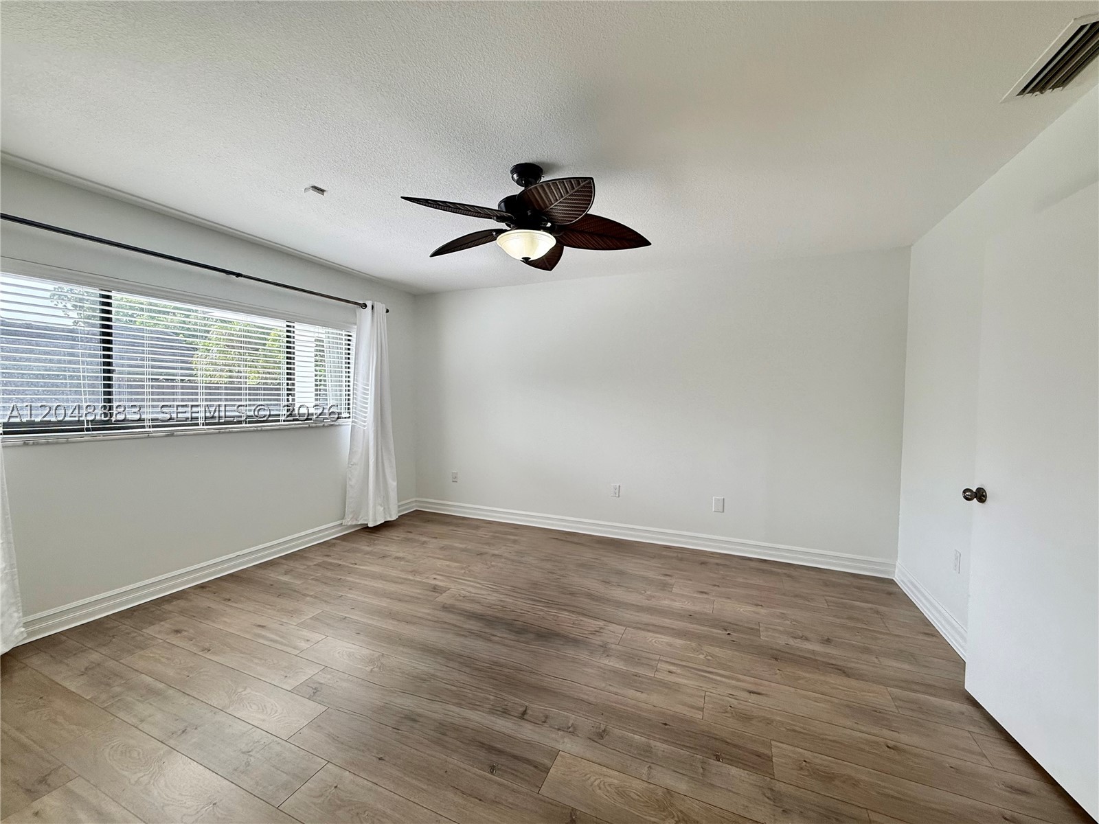 KENDALE COUNTRY CLUB ESTA - Residential Lease