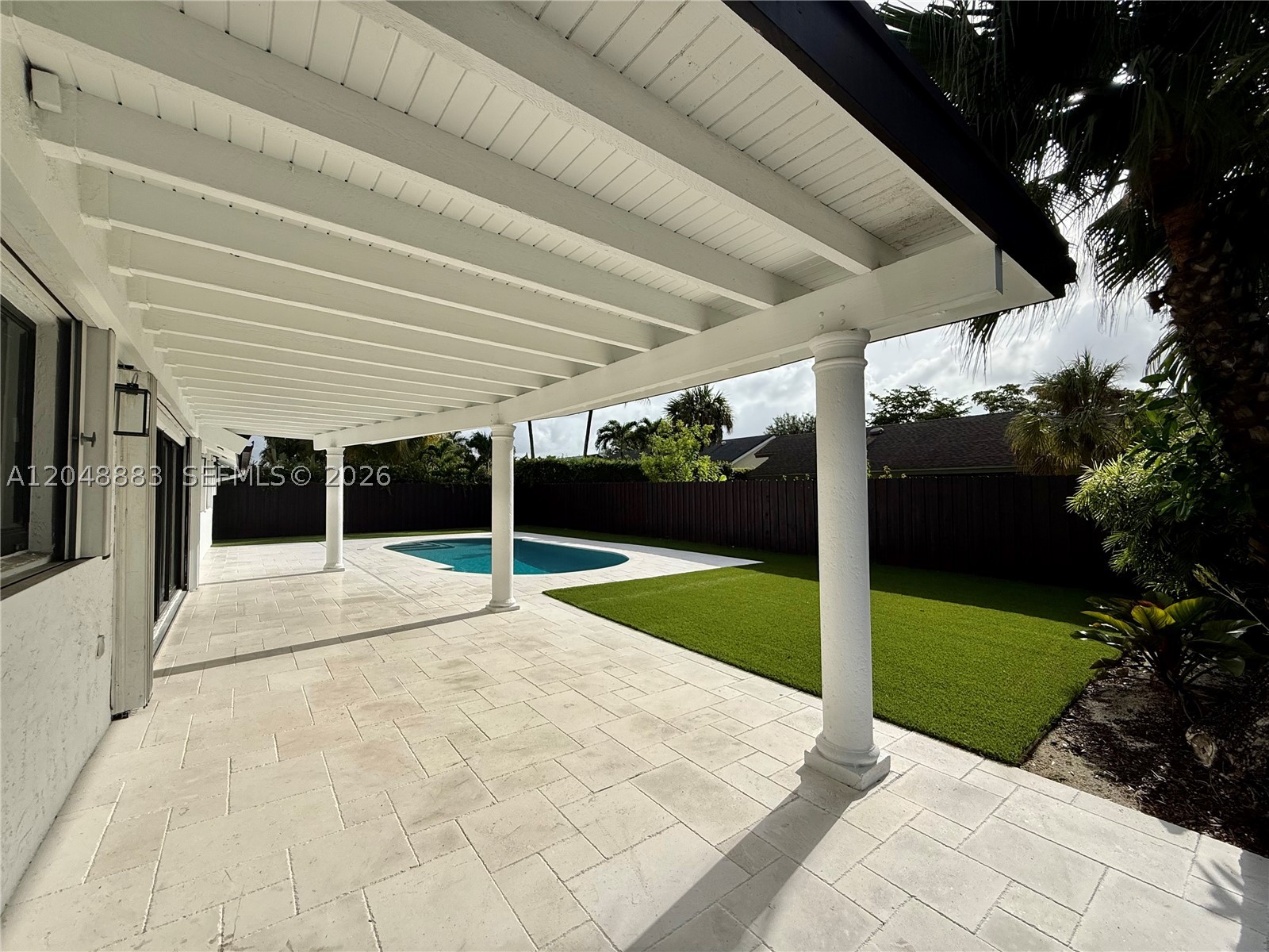 KENDALE COUNTRY CLUB ESTA - Residential Lease