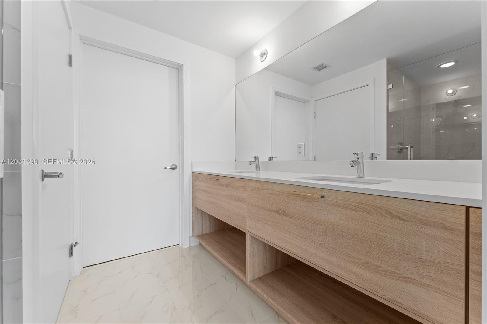 THE HARBOUR SOUTH CONDO - Residential Lease