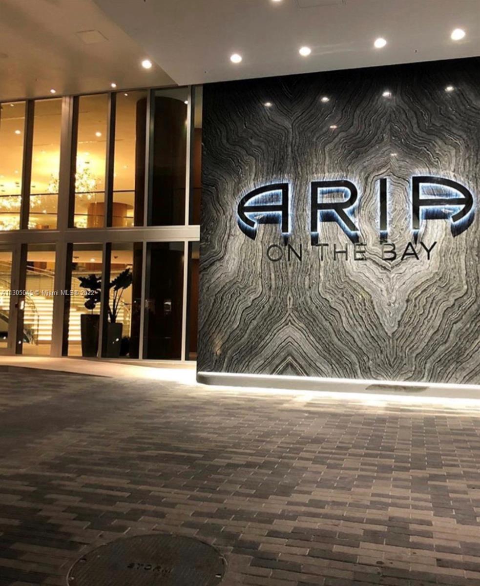 Live in the center of it all at The Aria on the Bay! Enjoy this gorgeous one bedroom unit 1.5B featuring over 880 sq ft including additional oversized balcony with breathtaking views of Biscayne Bay & the city. Unit features: Italkraft cabinetry, Bosch stainless steel appliances and Brizo faucets. Aria on the Bay has over 25,000 SF of amenities equipped with state of the art gym, 2 curved sunrise & sunset pools, Hot tub, indoor/outdoor BBQ area. Fire pit, social room, yoga studio, screening room/theater, business center and valet.