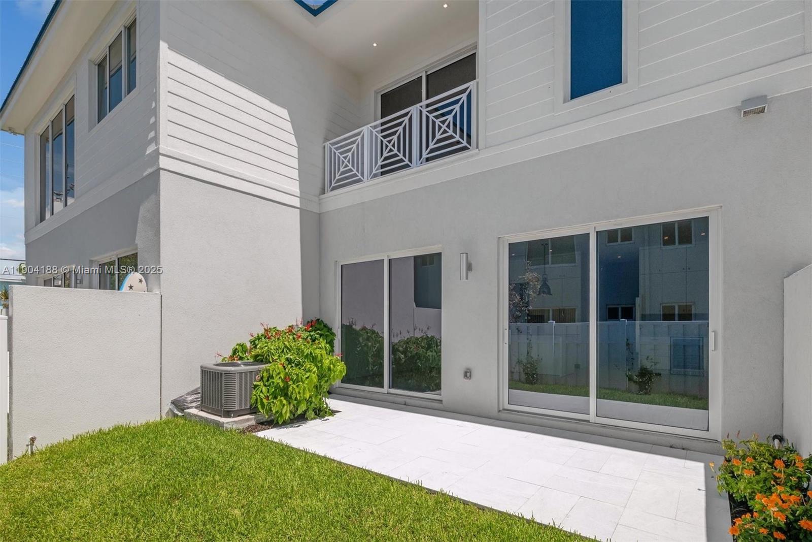 BLUE WATER BEACH - Residential