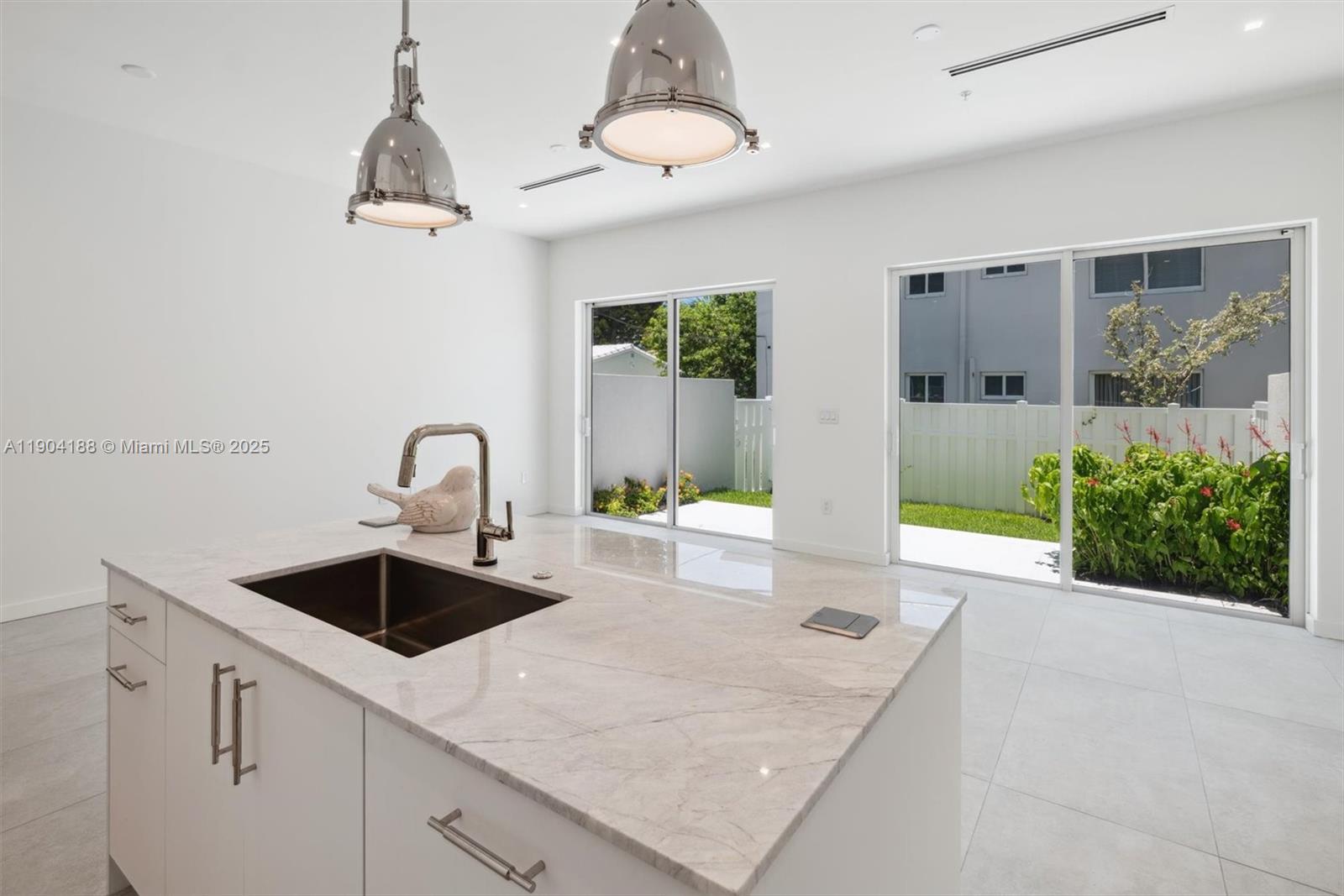 BLUE WATER BEACH - Residential