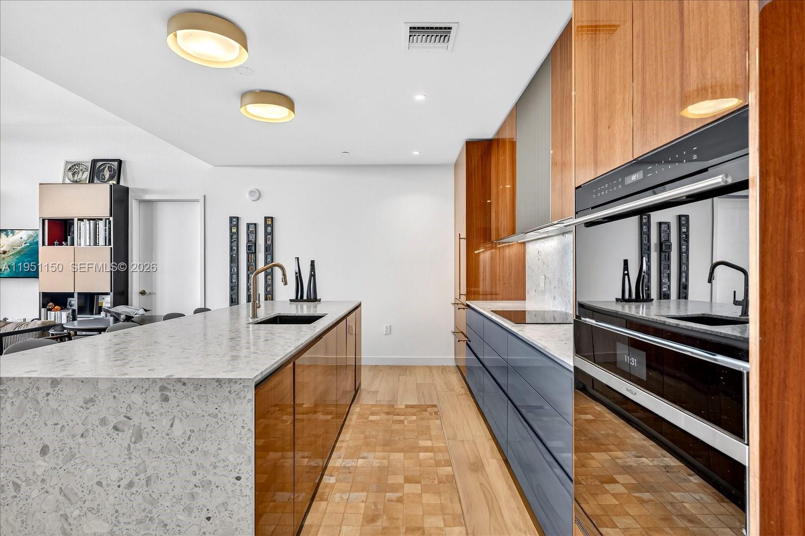 MR C RESIDENCES - Residential