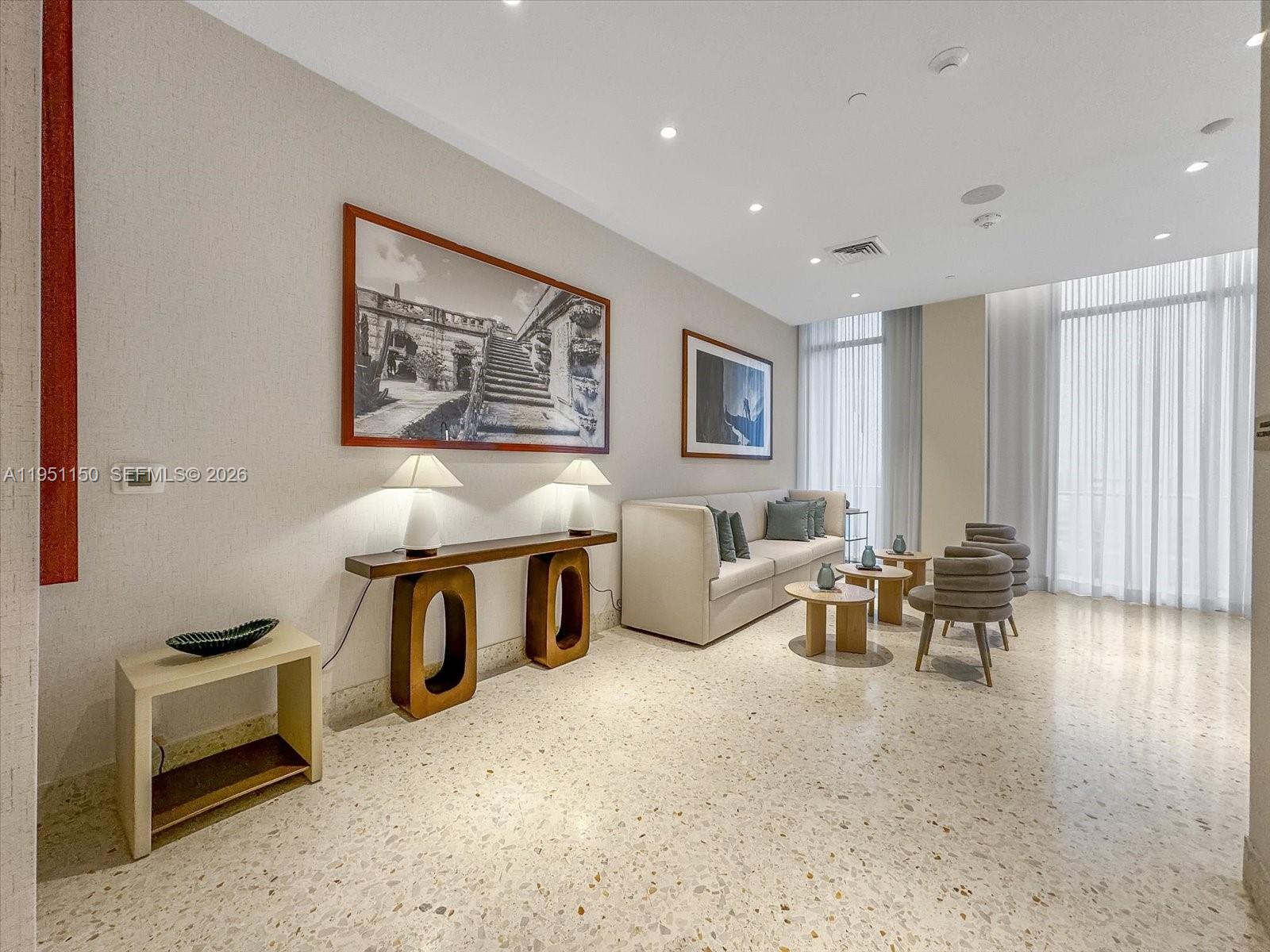 MR C RESIDENCES - Residential