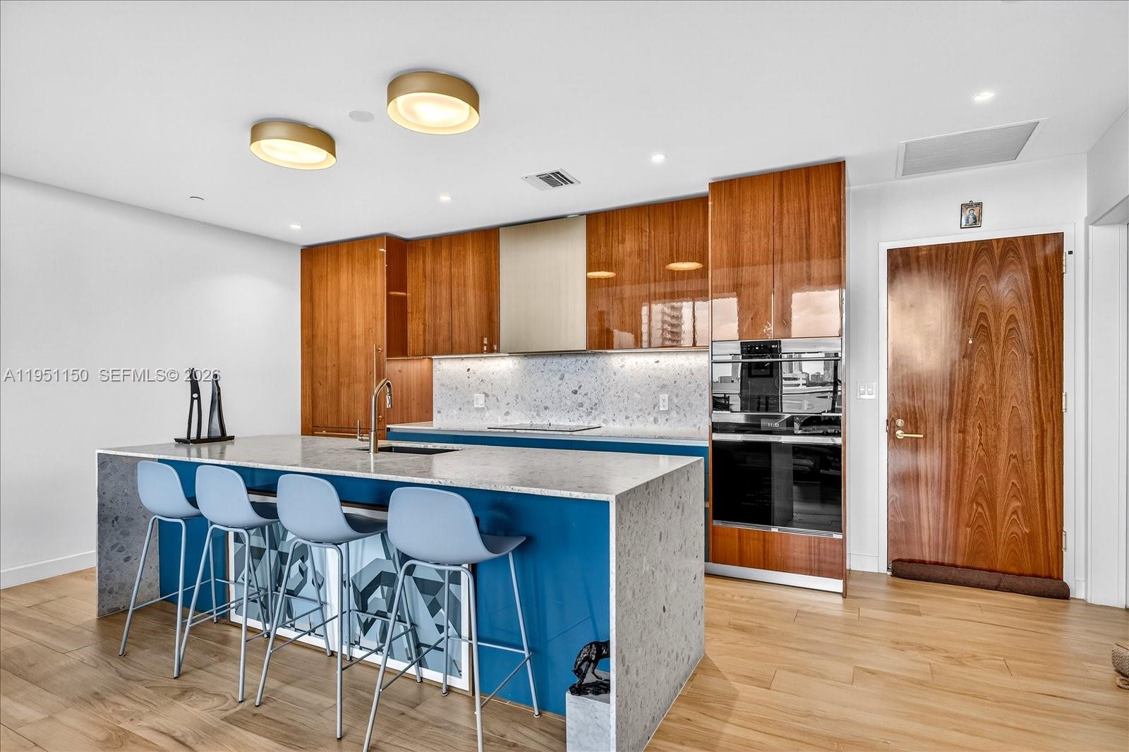 MR C RESIDENCES - Residential