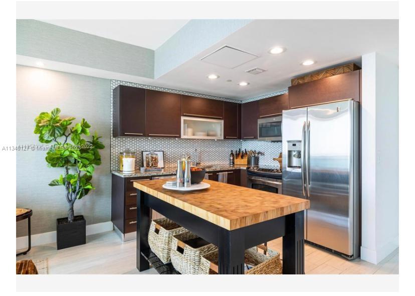 THE PLAZA 901 BRICKELL CO - Residential Lease