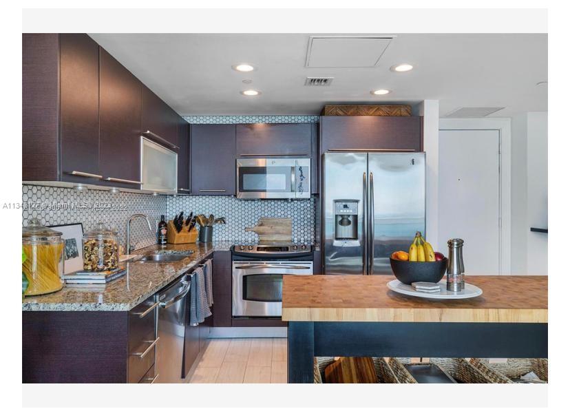 THE PLAZA 901 BRICKELL CO - Residential Lease