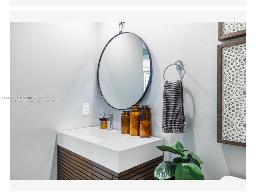 THE PLAZA 901 BRICKELL CO - Residential Lease