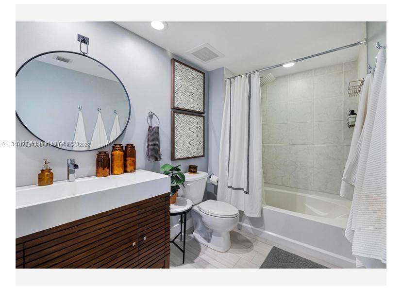THE PLAZA 901 BRICKELL CO - Residential Lease
