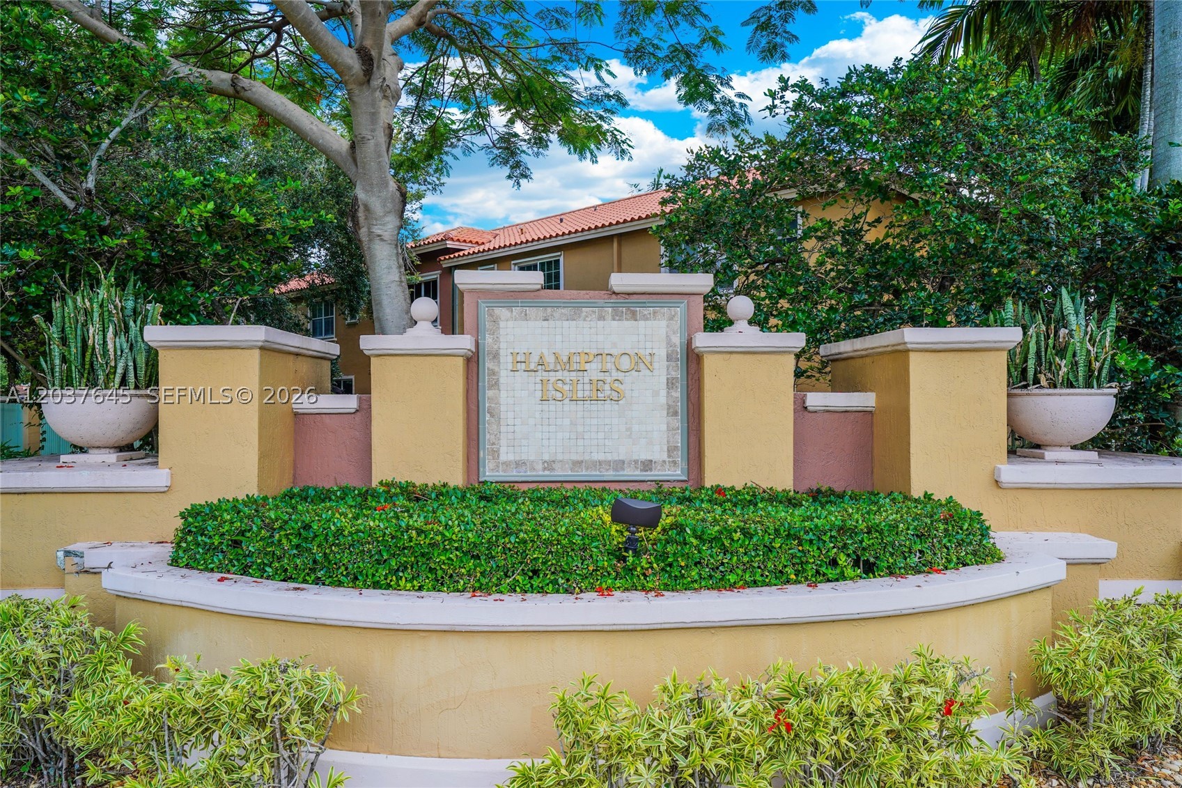 HAMPTON ISLES CONDO - Residential