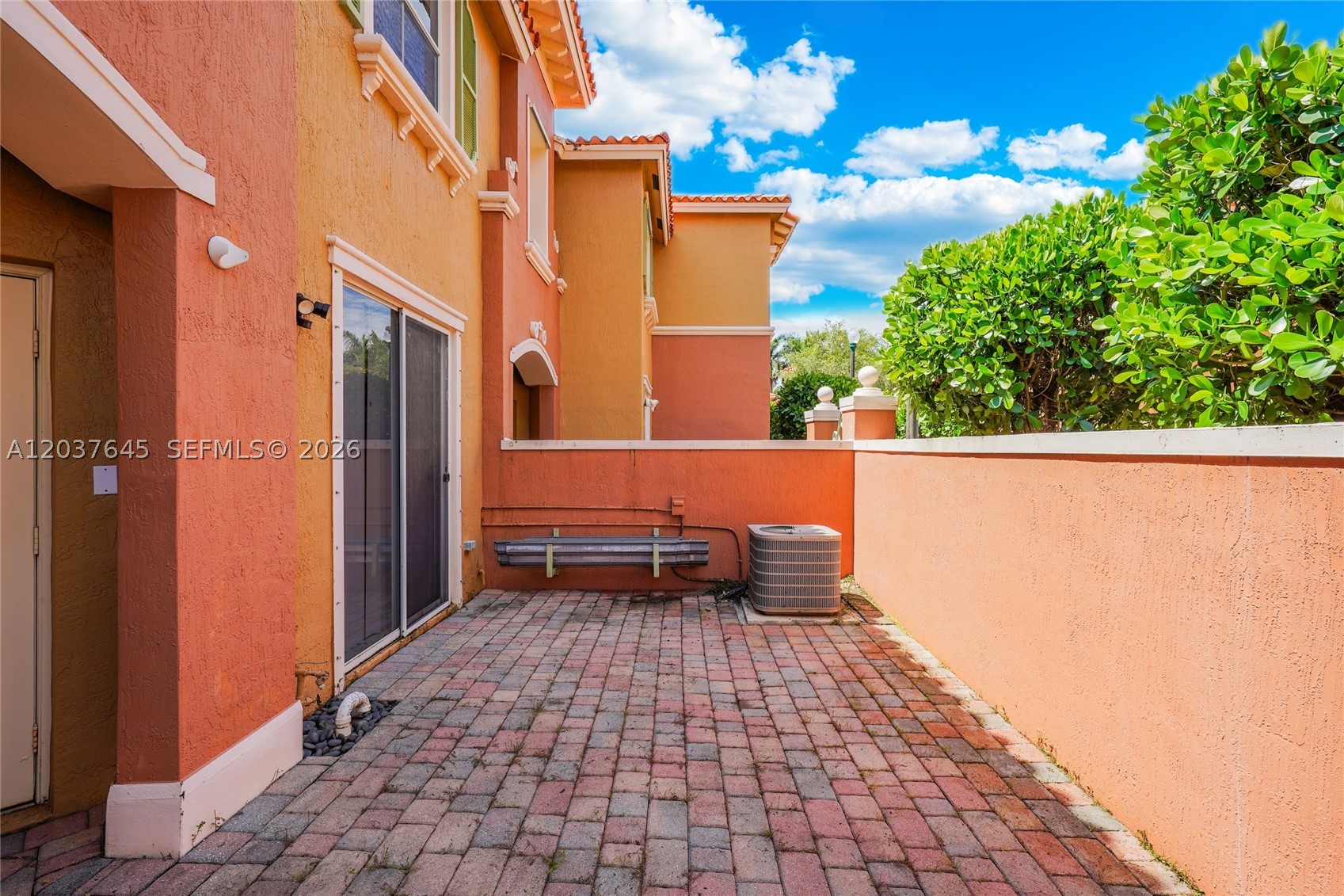 HAMPTON ISLES CONDO - Residential
