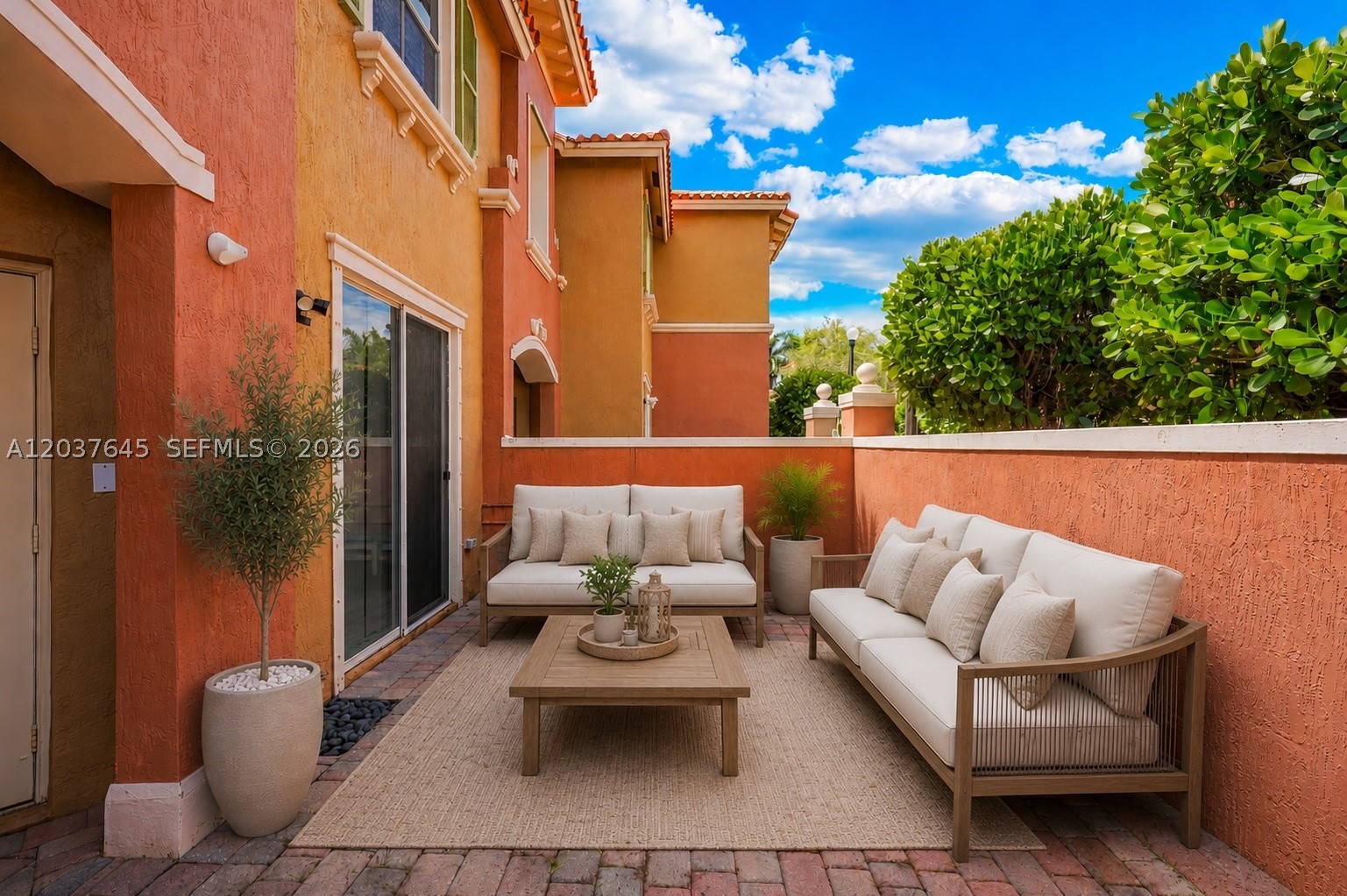 HAMPTON ISLES CONDO - Residential