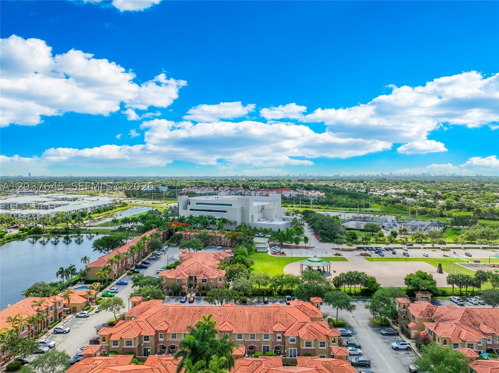 HAMPTON ISLES CONDO - Residential