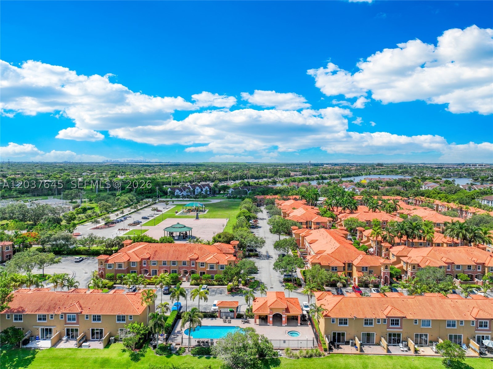 HAMPTON ISLES CONDO - Residential