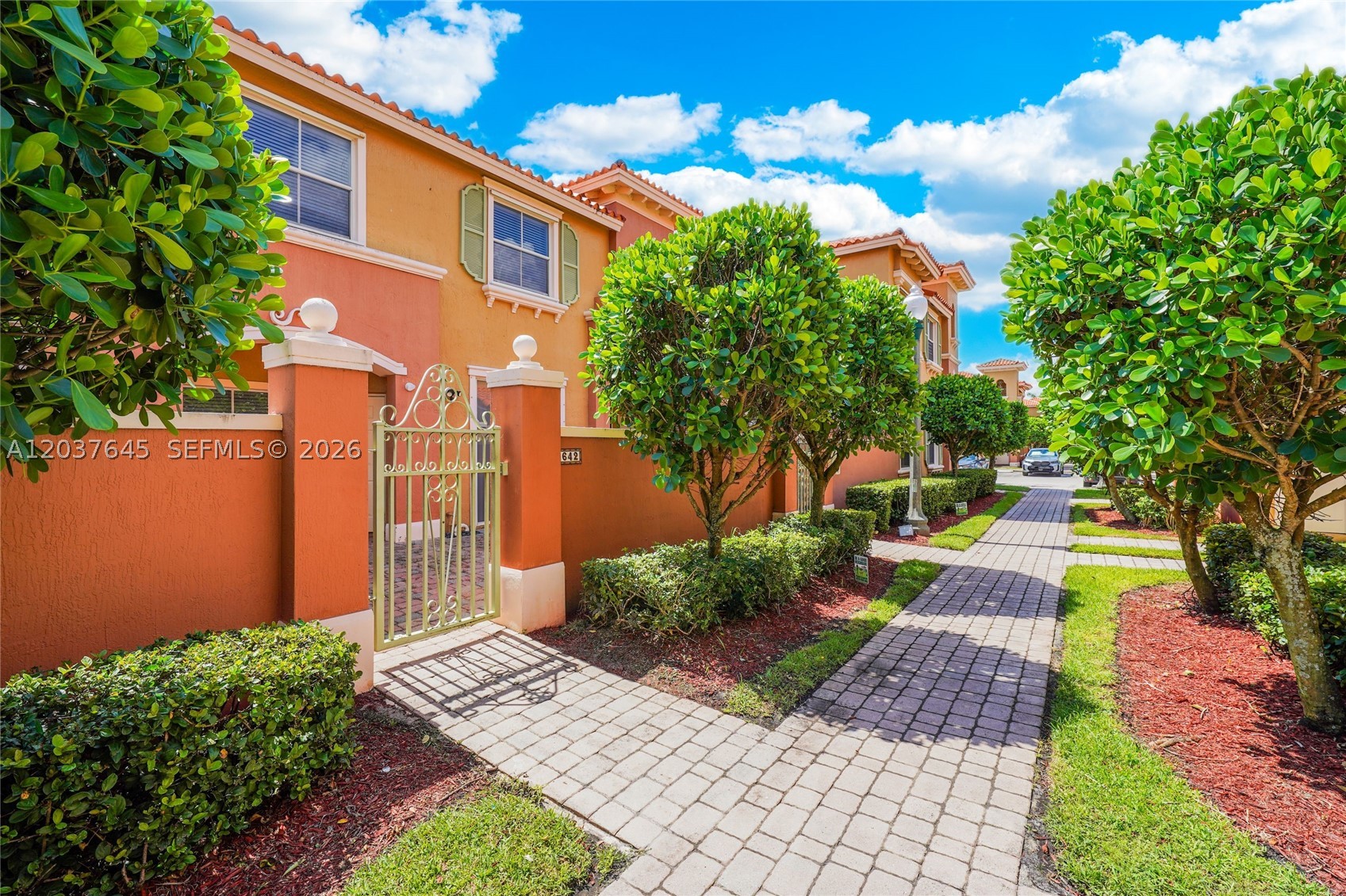 HAMPTON ISLES CONDO - Residential