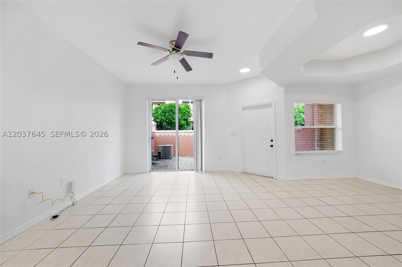 HAMPTON ISLES CONDO - Residential