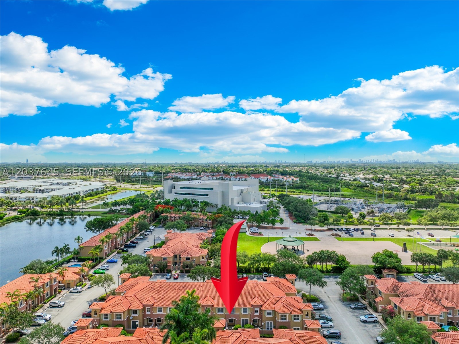 HAMPTON ISLES CONDO - Residential