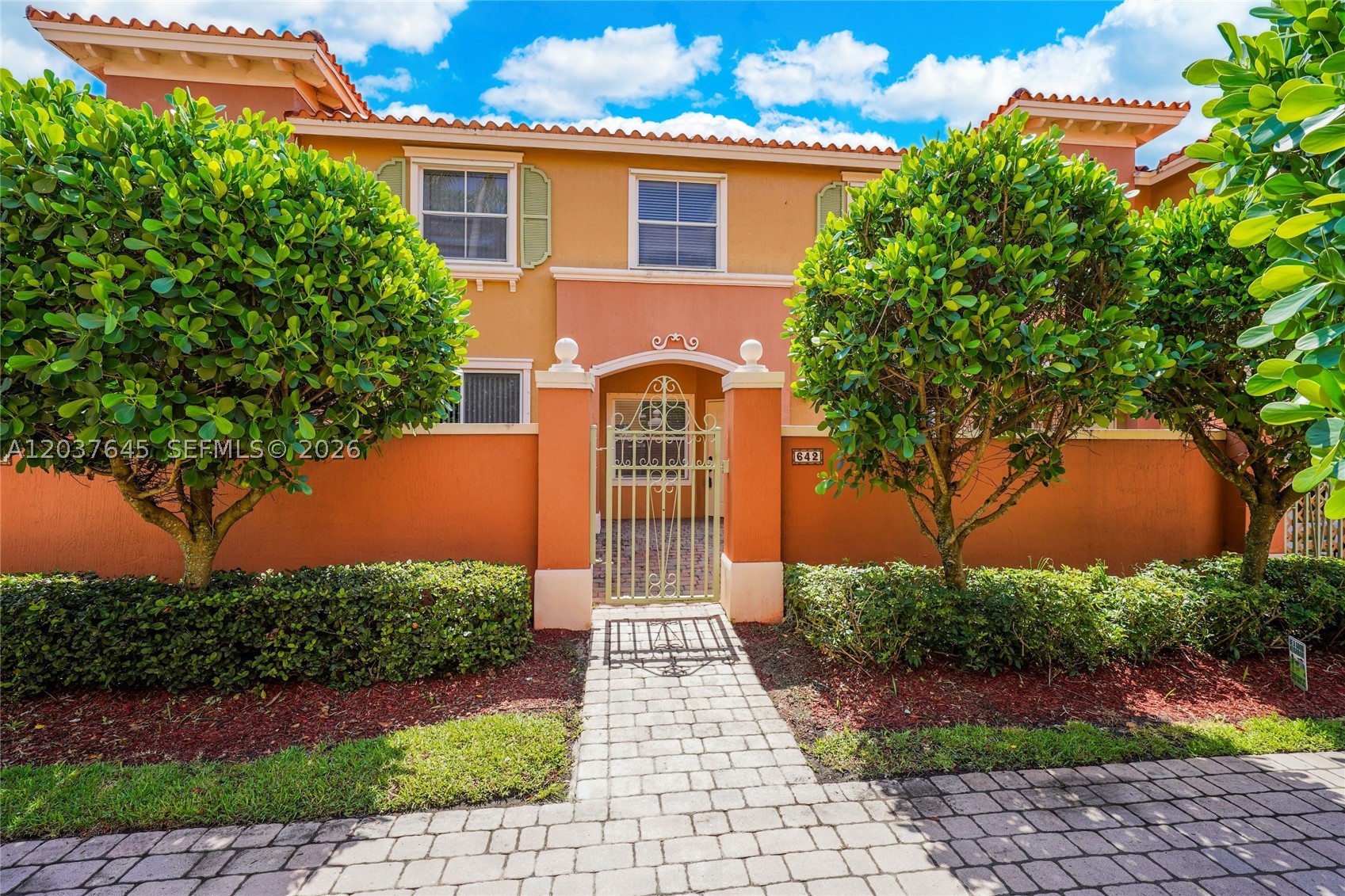 HAMPTON ISLES CONDO - Residential