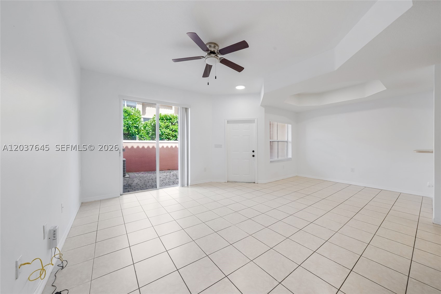 HAMPTON ISLES CONDO - Residential