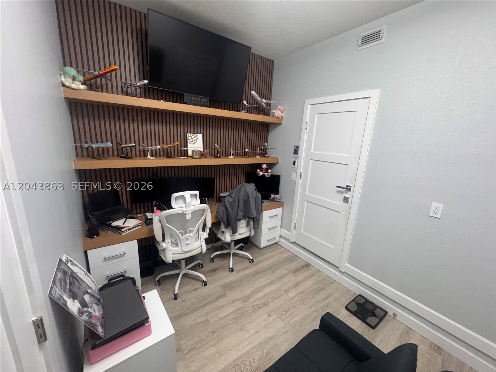 A B AT TAMIAMI TRAIL PHAS - Residential Lease