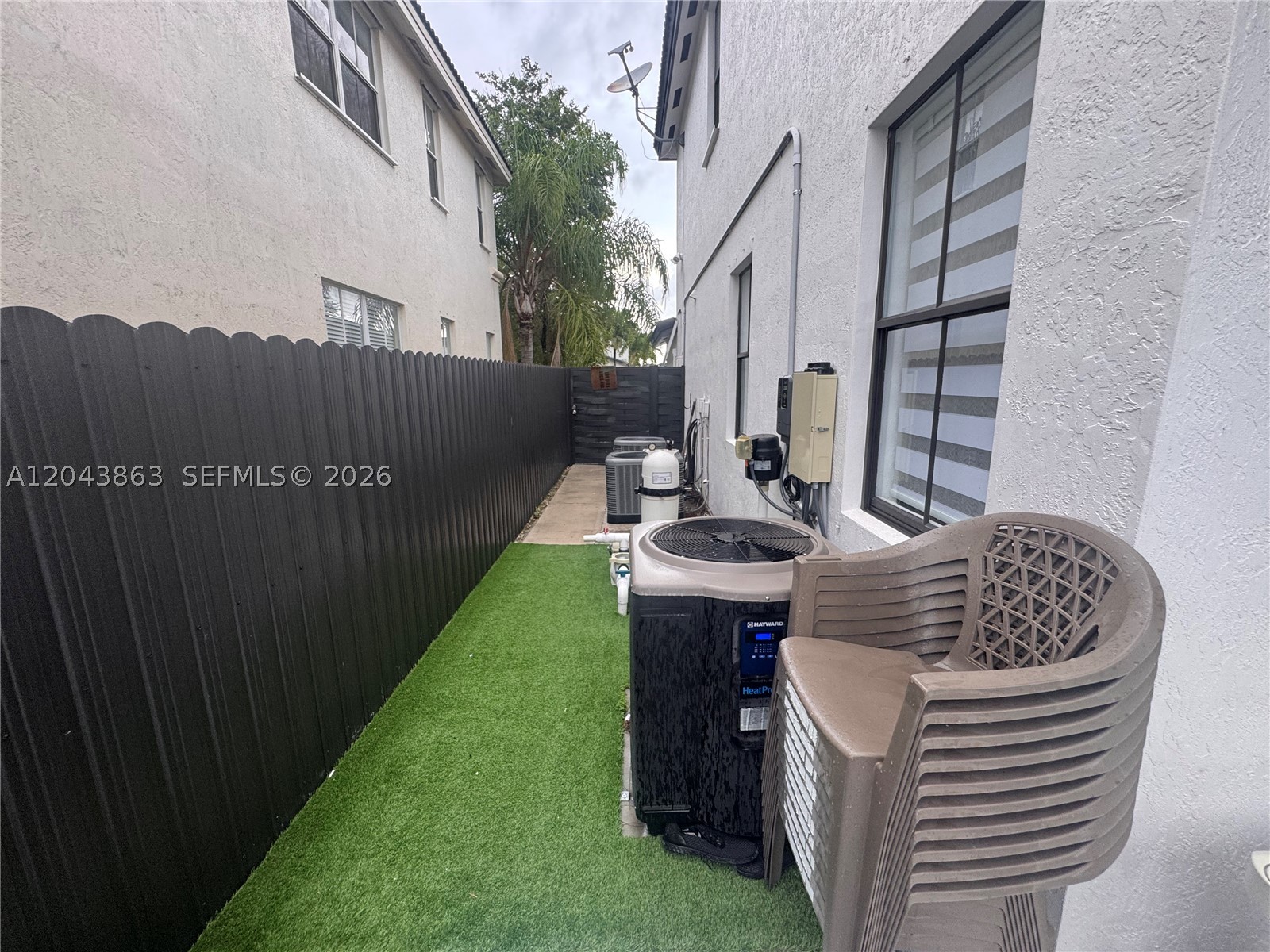 A B AT TAMIAMI TRAIL PHAS - Residential Lease