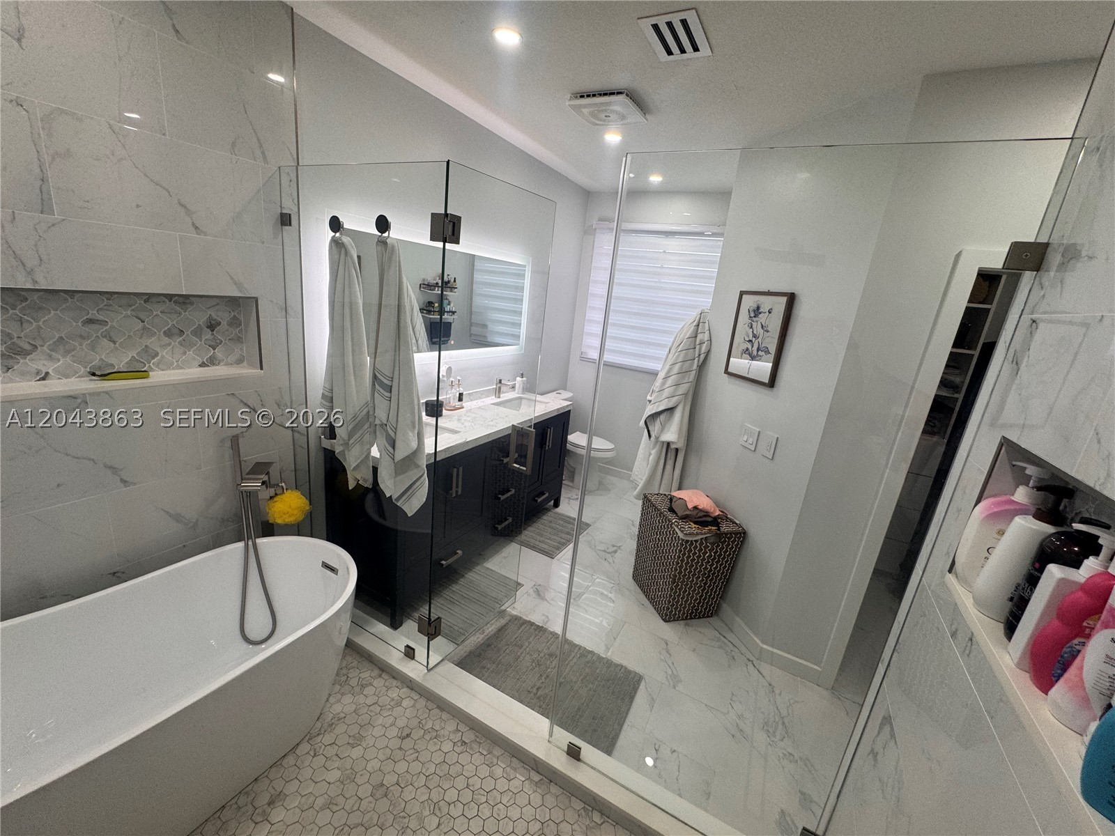 A B AT TAMIAMI TRAIL PHAS - Residential Lease