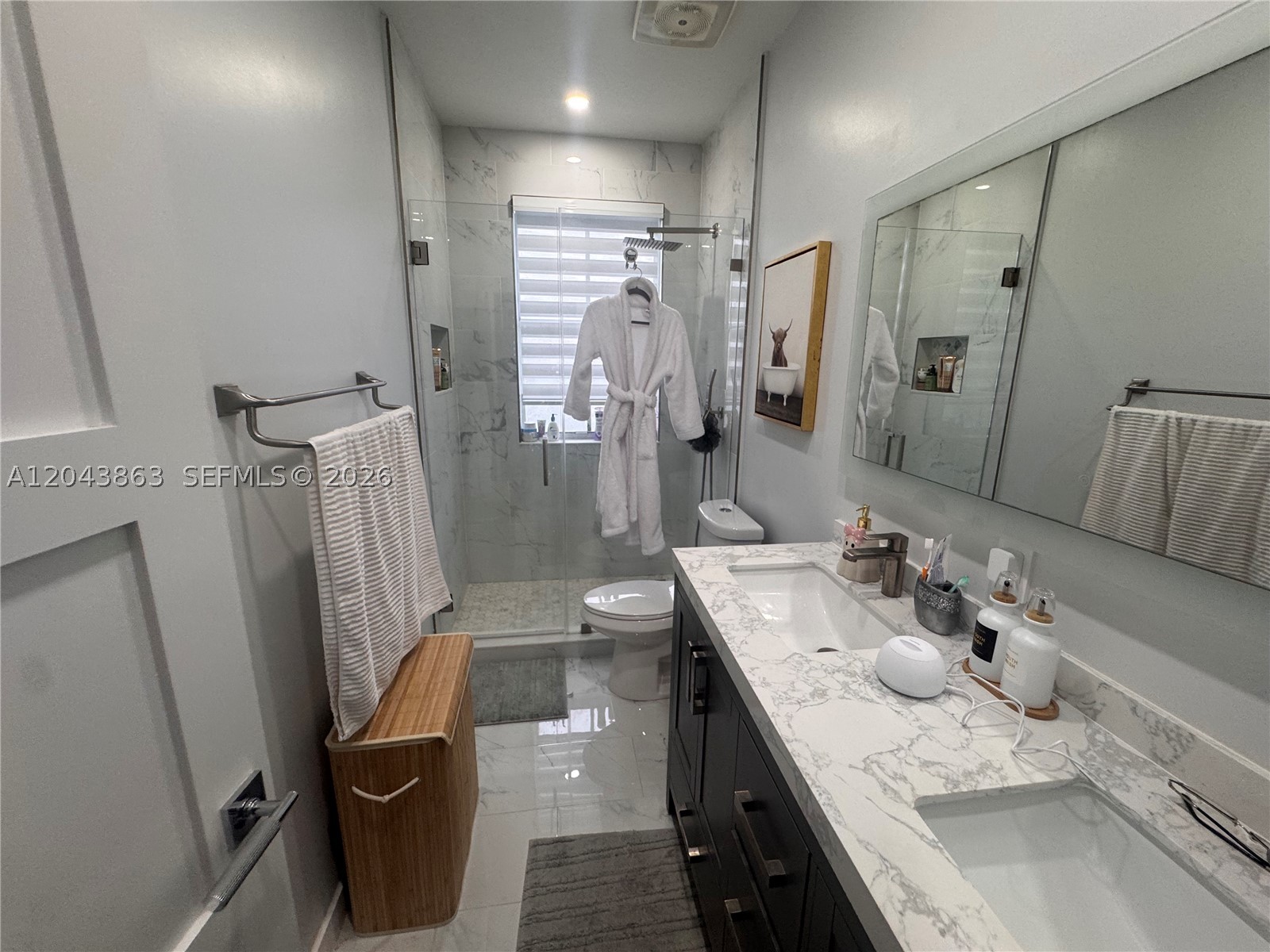 A B AT TAMIAMI TRAIL PHAS - Residential Lease