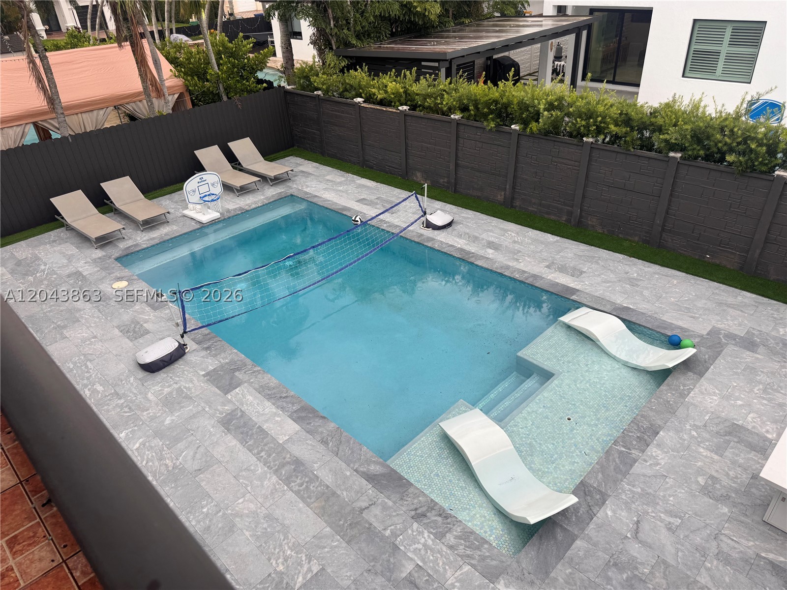 A B AT TAMIAMI TRAIL PHAS - Residential Lease