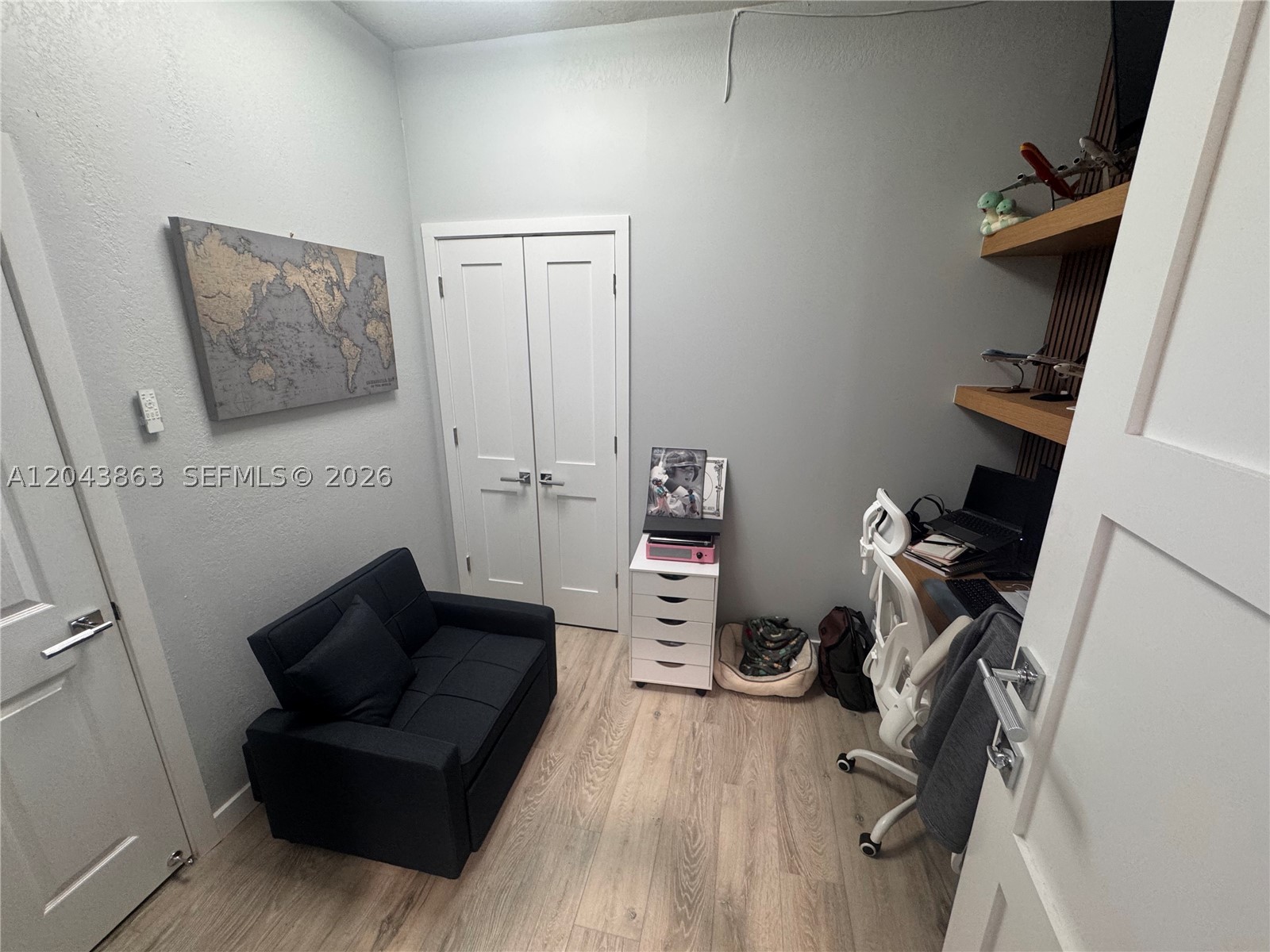 A B AT TAMIAMI TRAIL PHAS - Residential Lease