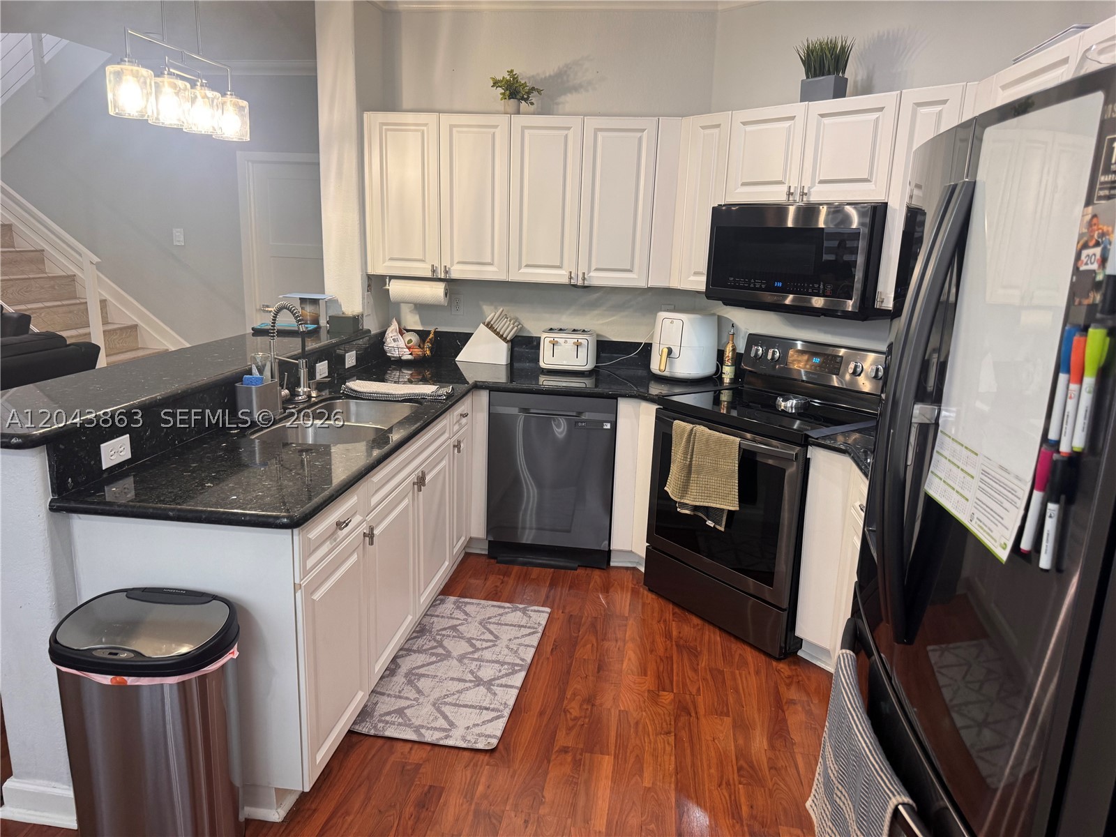 A B AT TAMIAMI TRAIL PHAS - Residential Lease