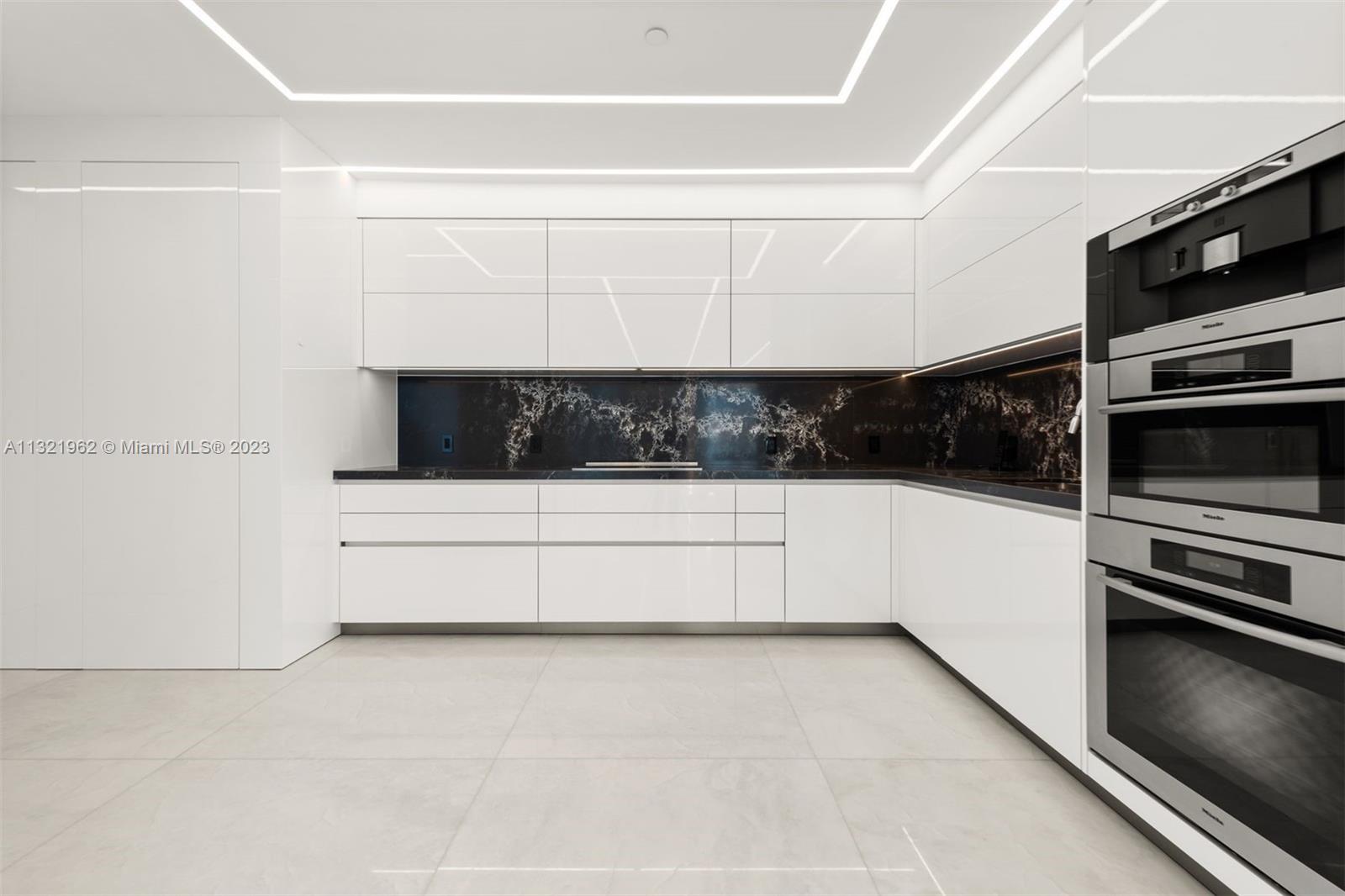 CONTINUUM ON SOUTH BEACH - Residential