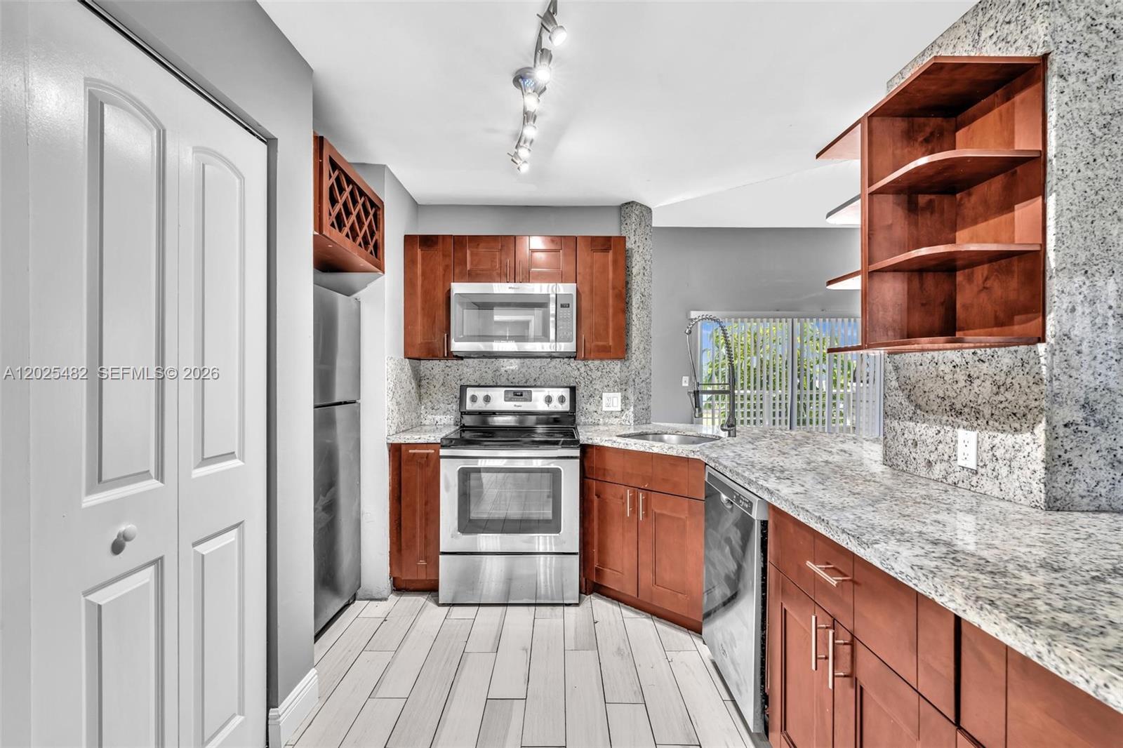 SUMMER LAKE CONDO - Residential Lease