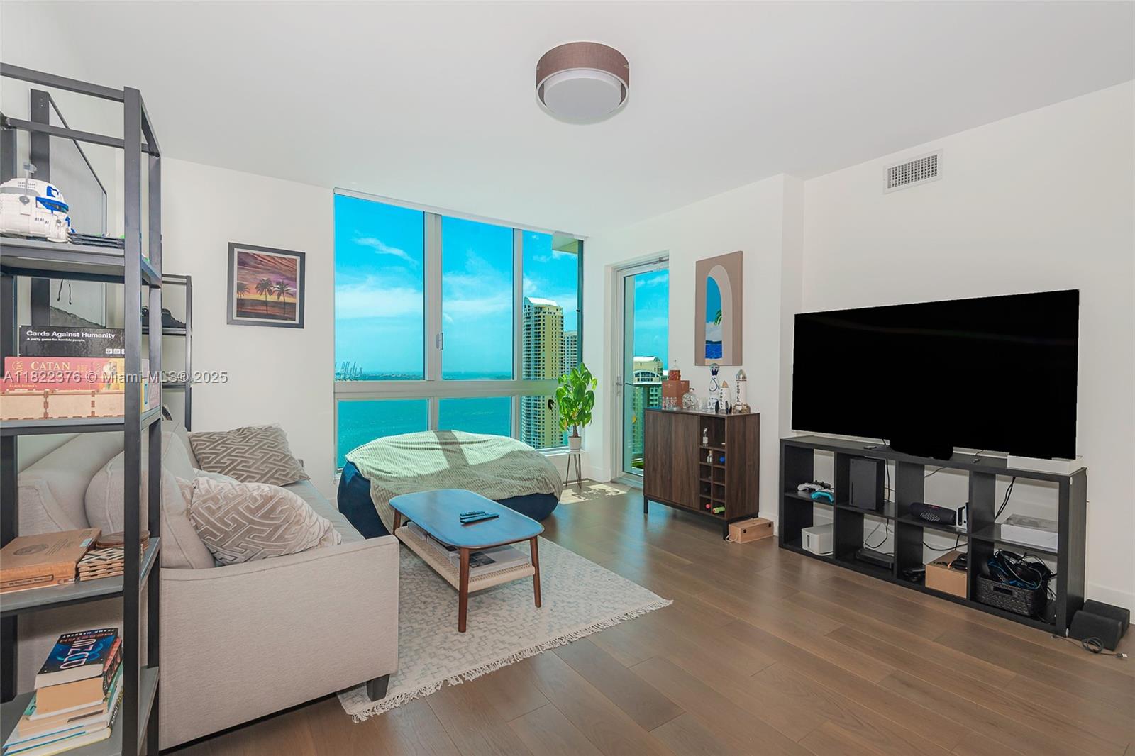 MET 1 CONDO - Residential