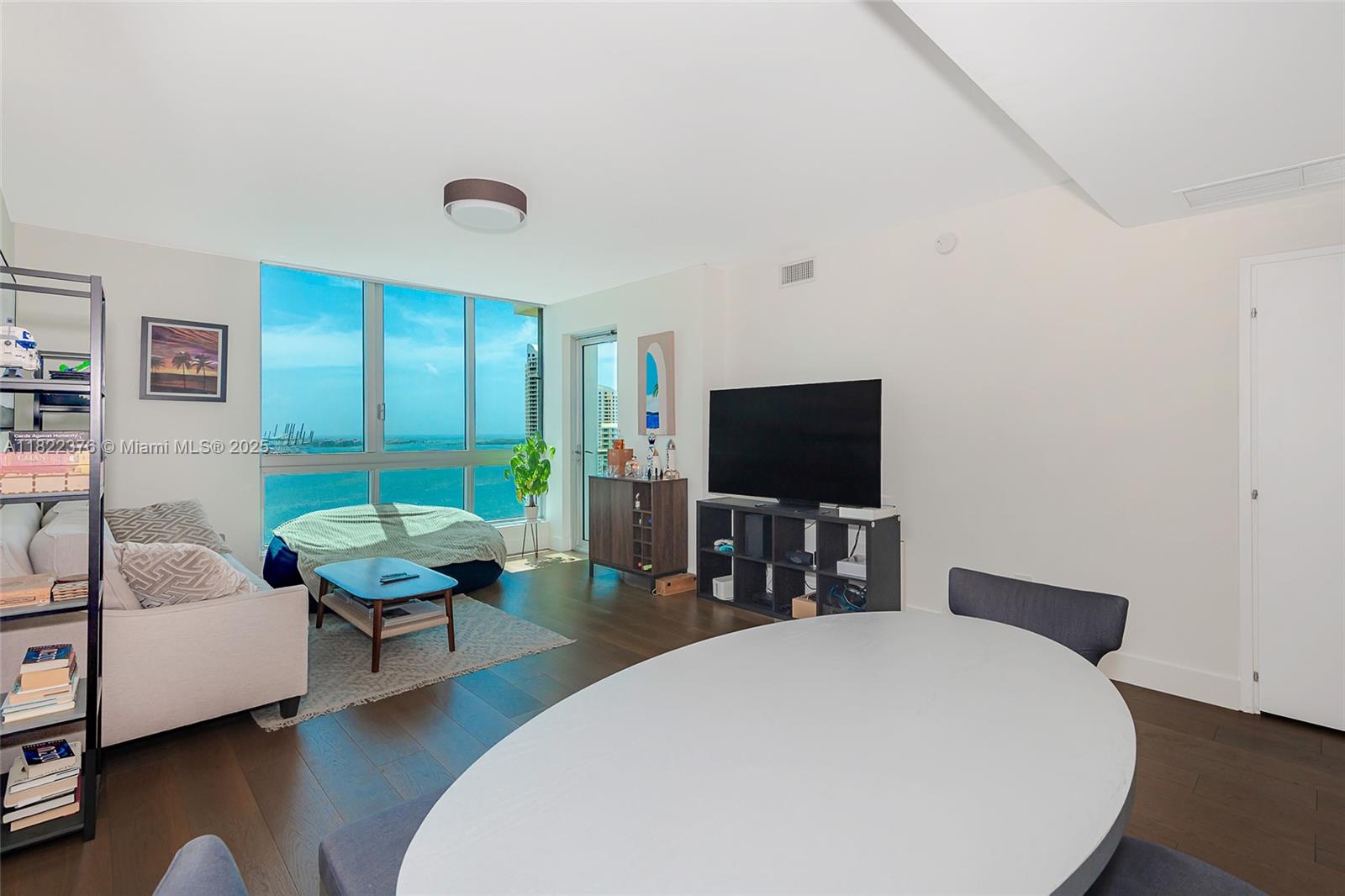 MET 1 CONDO - Residential