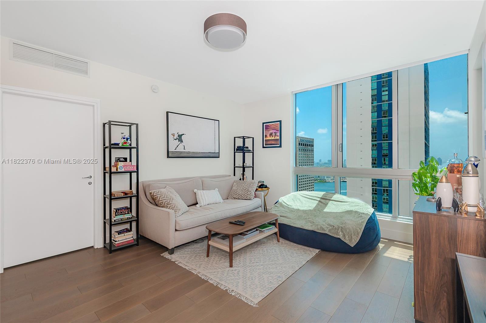 MET 1 CONDO - Residential