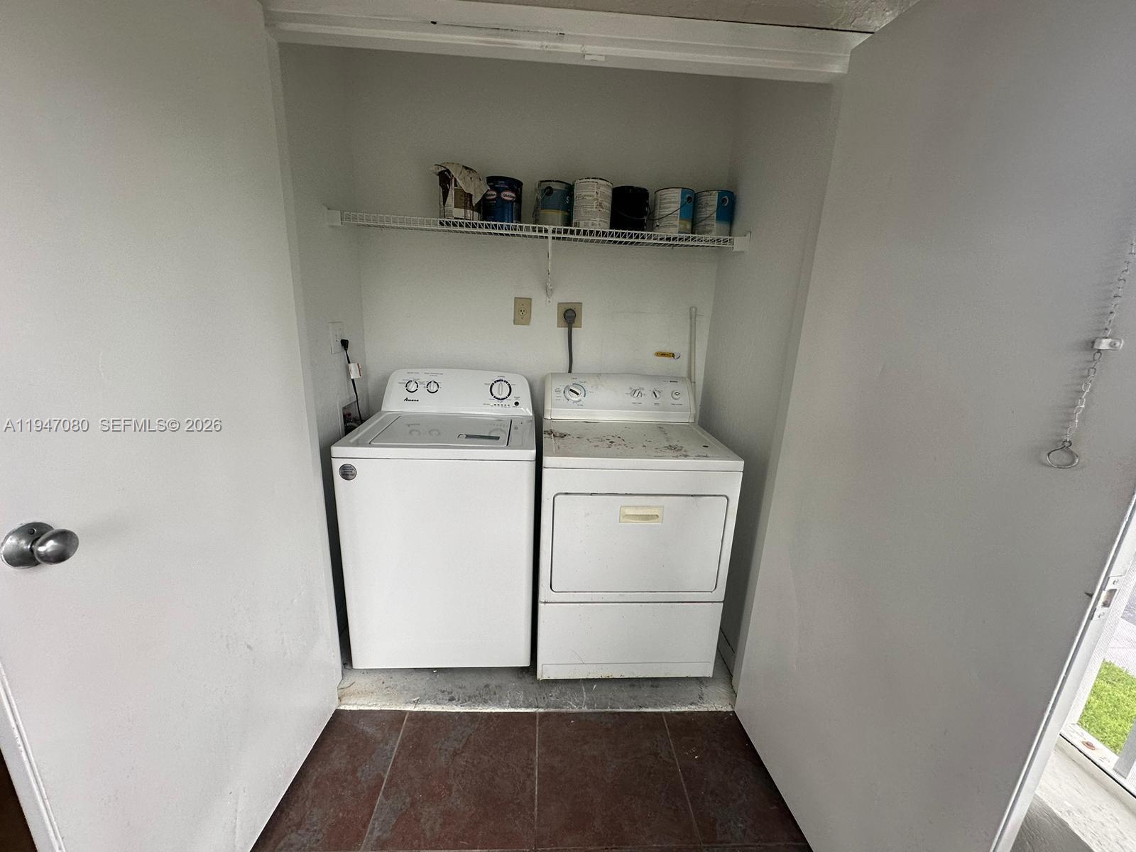 LAKEVIEW CLUB CONDO - Residential Lease