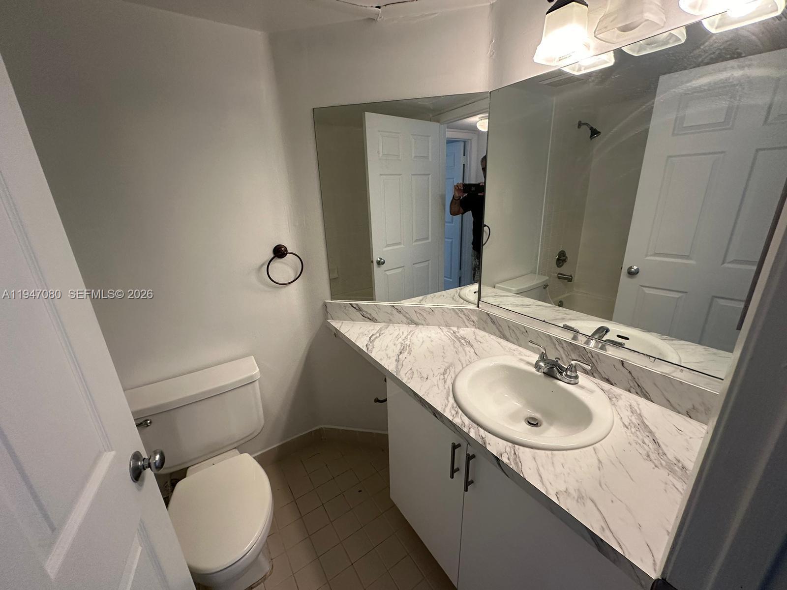 LAKEVIEW CLUB CONDO - Residential Lease