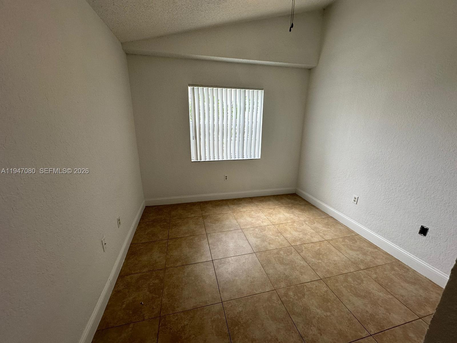 LAKEVIEW CLUB CONDO - Residential Lease