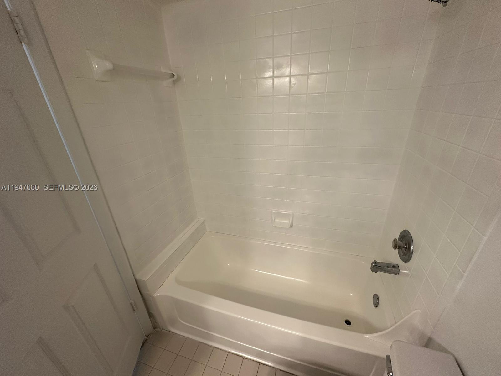 LAKEVIEW CLUB CONDO - Residential Lease
