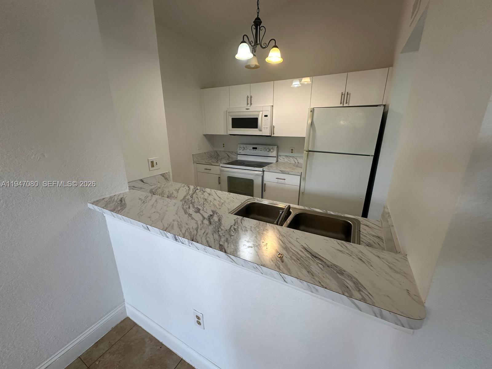LAKEVIEW CLUB CONDO - Residential Lease