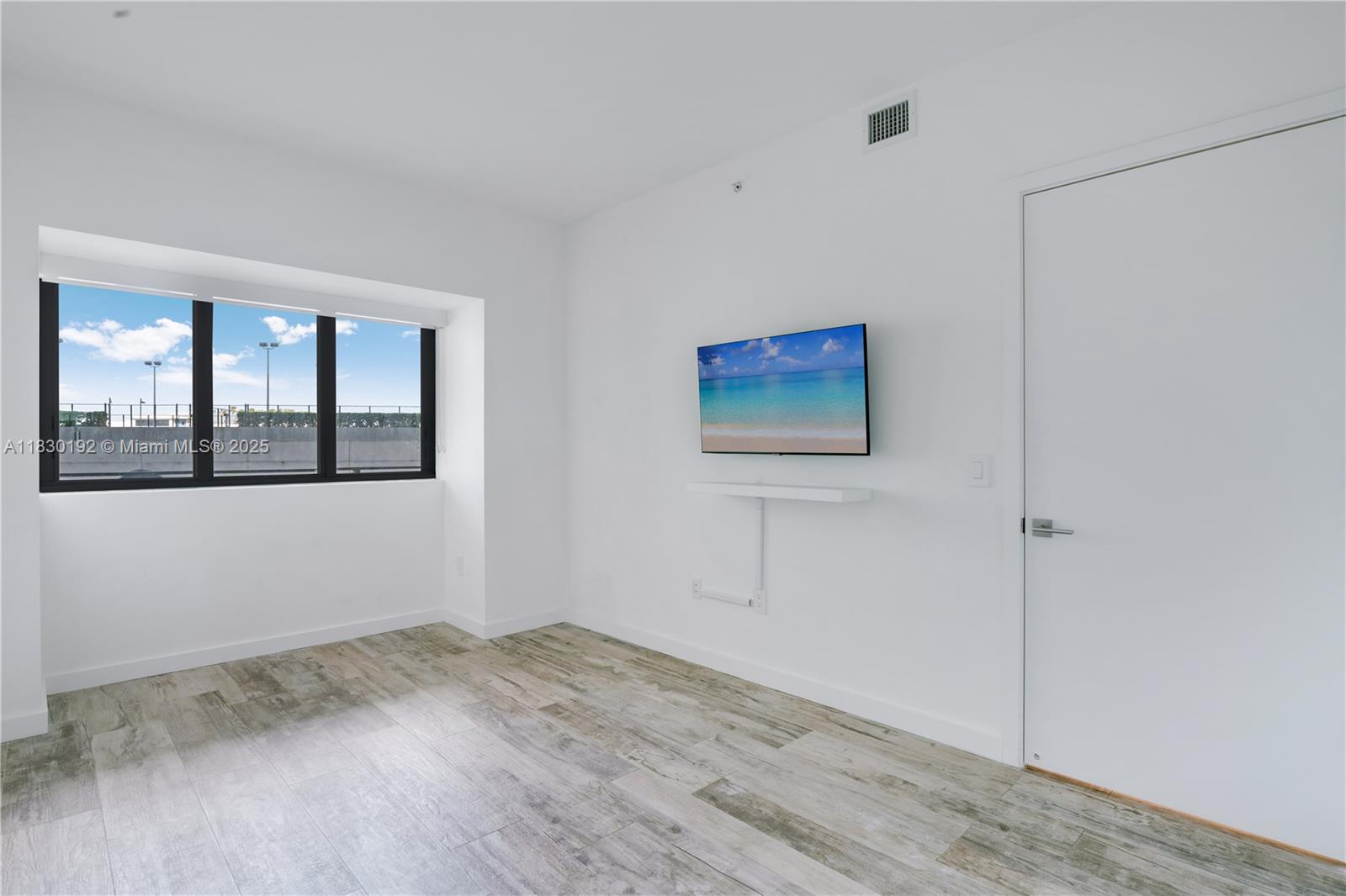 PARAISO BAY CONDO - Residential