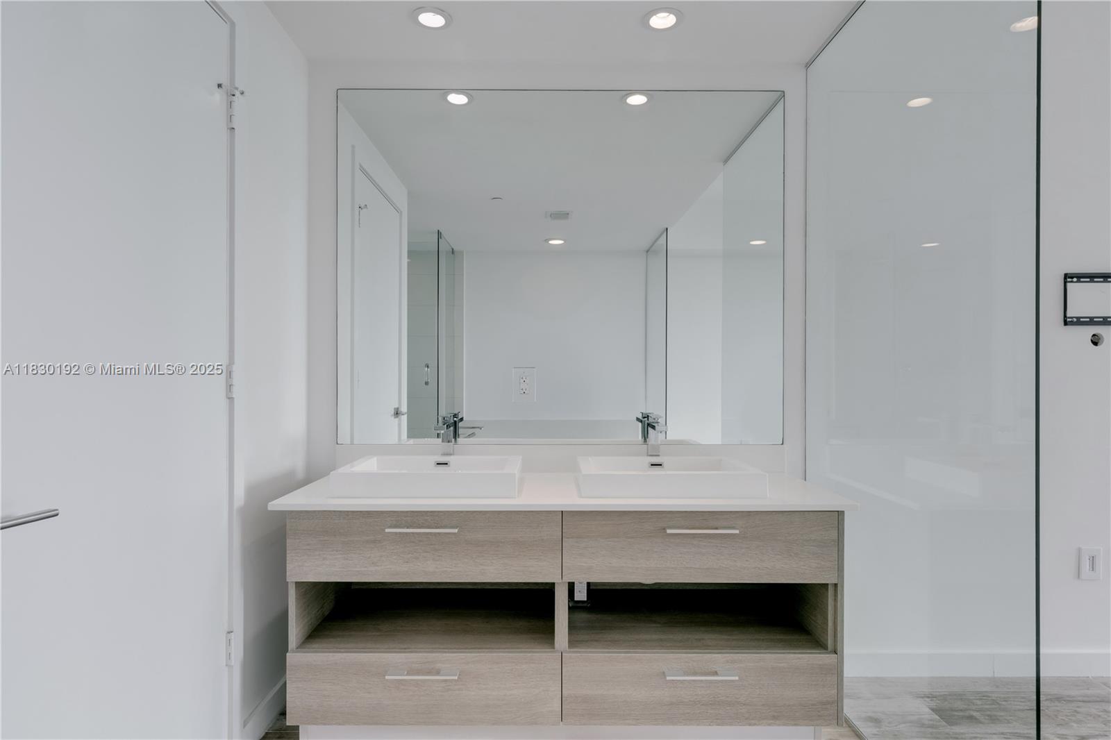PARAISO BAY CONDO - Residential