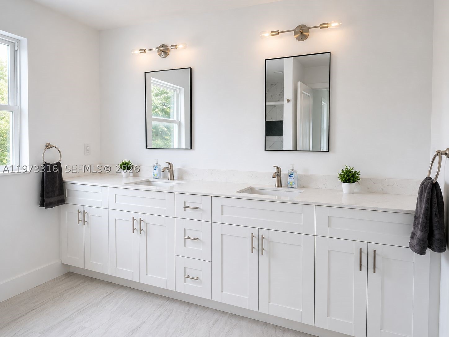 VERO LAKE ESTATES UNIT H- - Residential