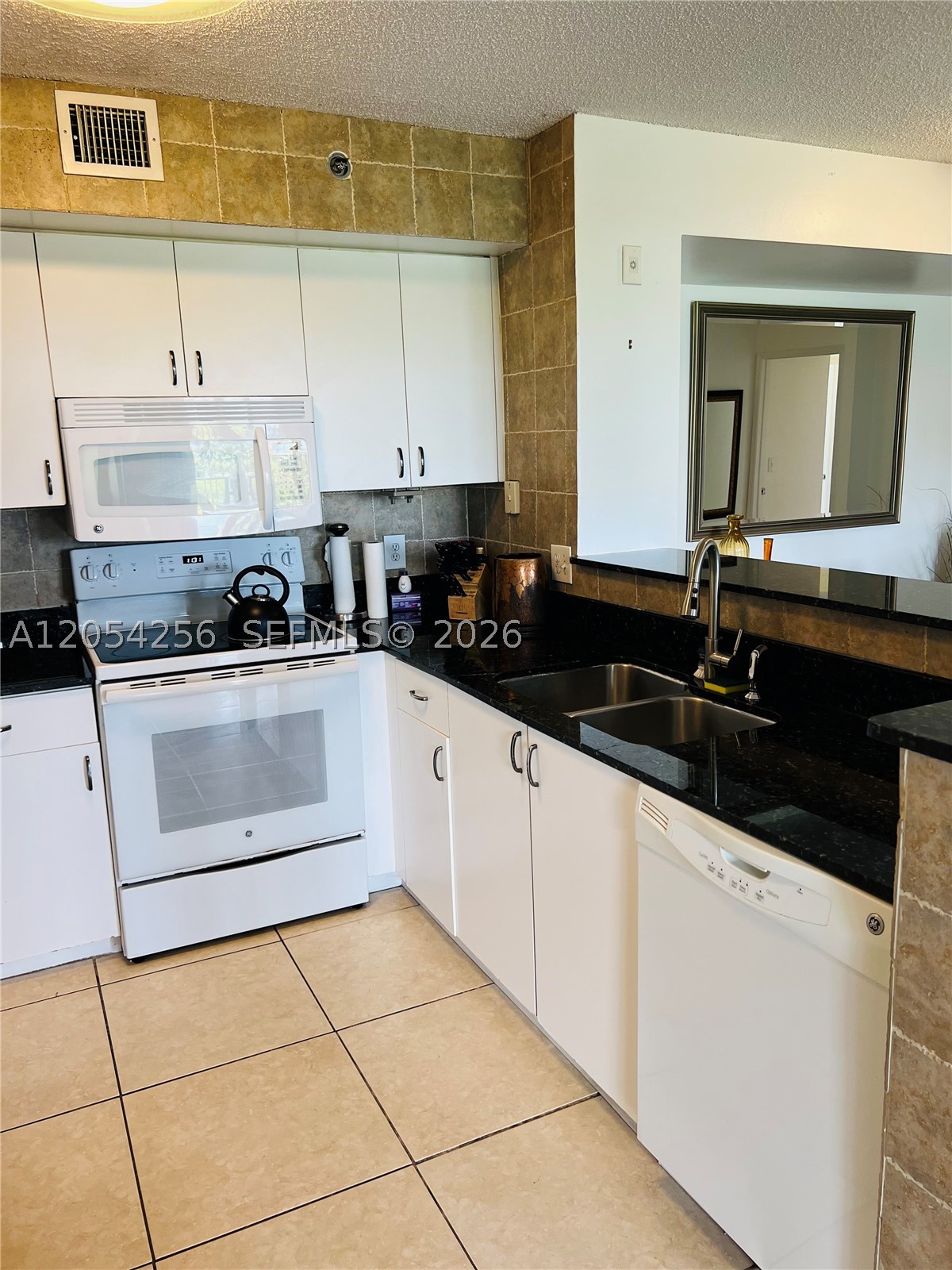 THE YACHT CLUB AT AVENTUR - Residential Lease