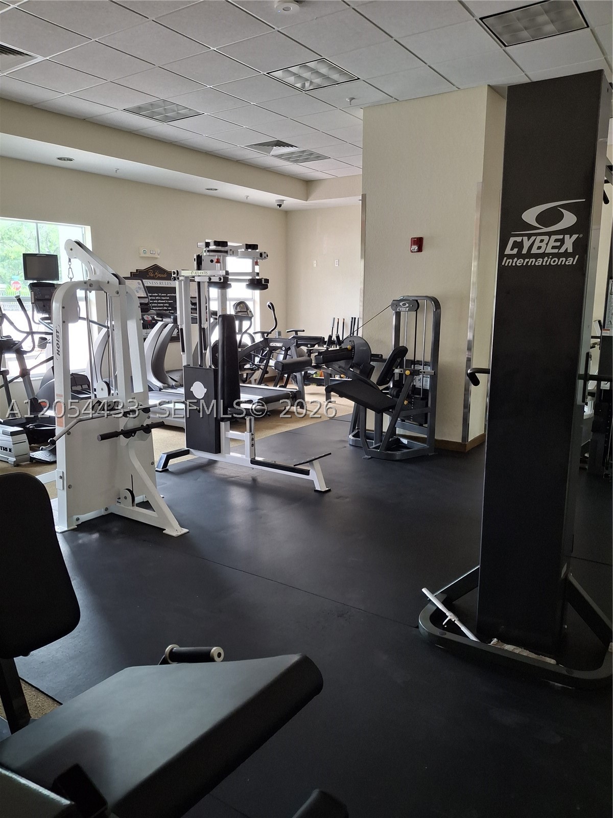 THE GRANDE CONDO - Residential Lease