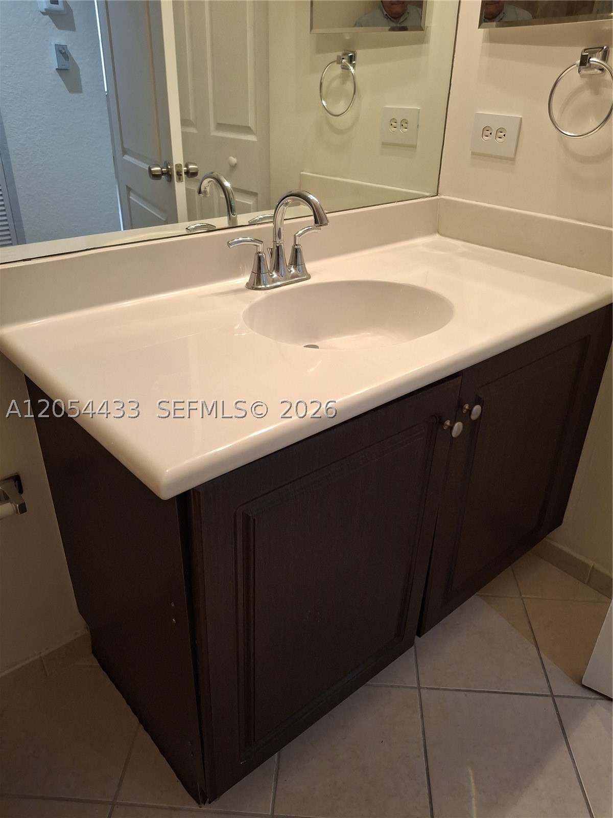 THE GRANDE CONDO - Residential Lease