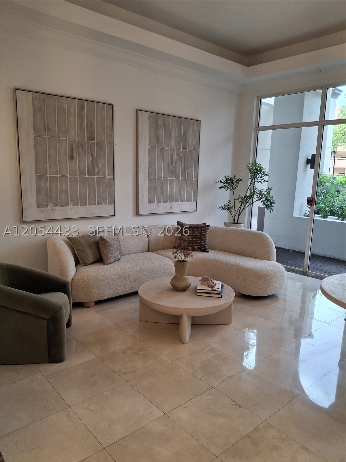 THE GRANDE CONDO - Residential Lease